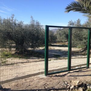 Puertas abatibles hércules lacada en verde
